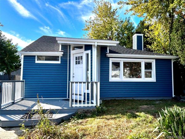 10 Dewey Street E, East Rockaway, NY 11518