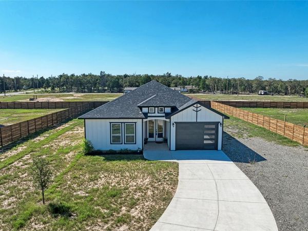 123 Los Robles RD , Elgin, TX 78621