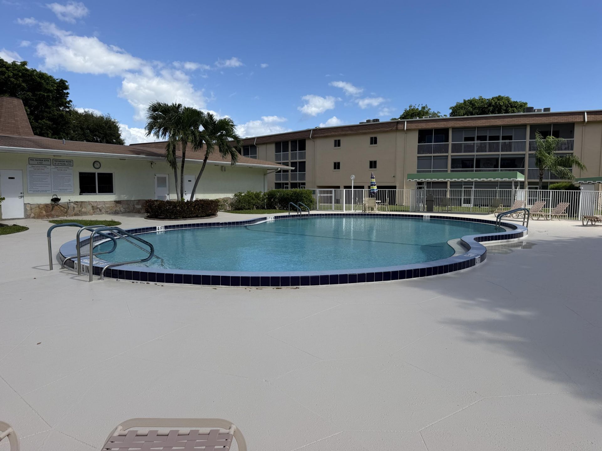 400 Village Green Circle W, Unit 205, Palm Springs, FL 33461 Photo