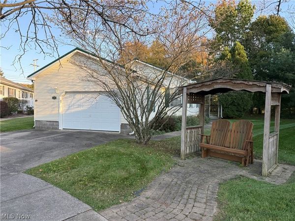 135 Phoenix Drive NW, Dover, OH 44622