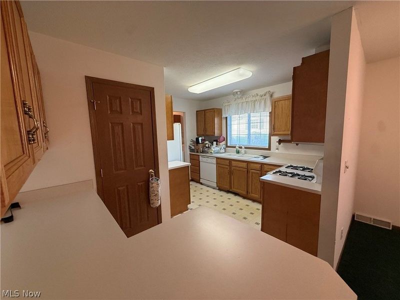 135 Phoenix Drive NW, Dover, OH 44622 Photo 10