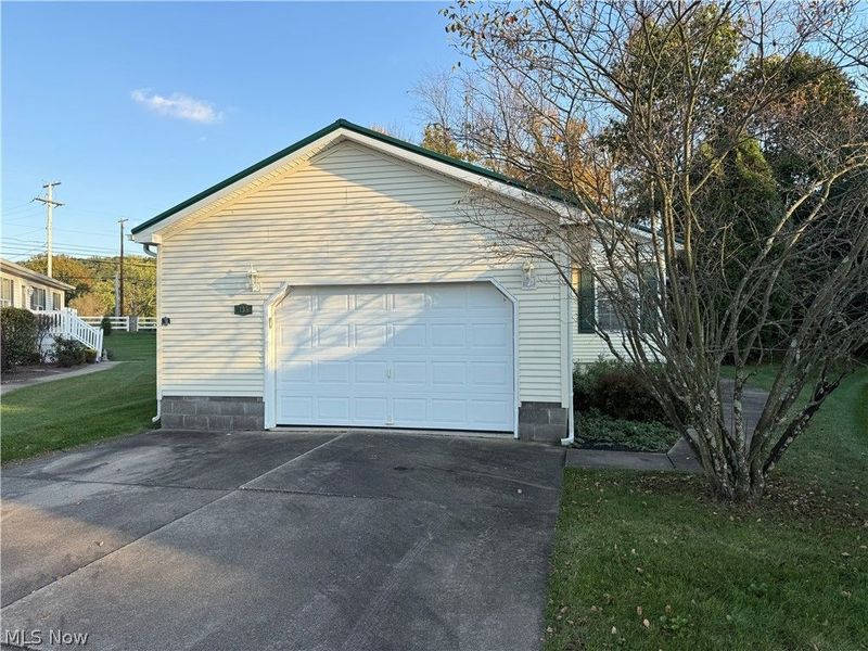 135 Phoenix Drive NW, Dover, OH 44622 Photo 2