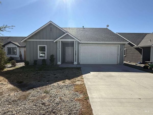 325 W Nevada Ave, Homedale, ID 83628