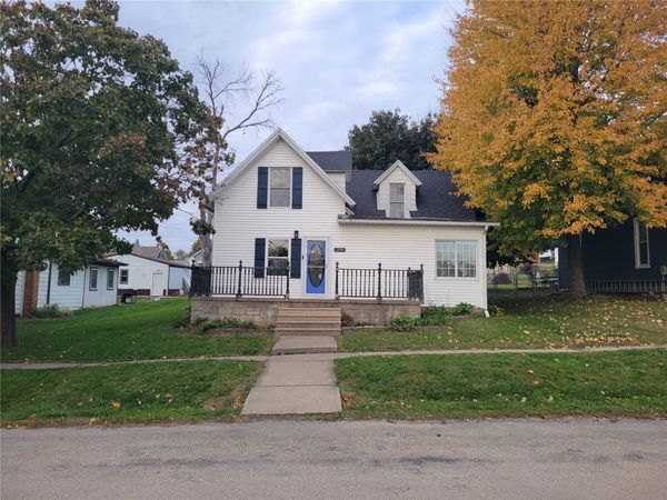 214 Center St Shoal , Oxford, IA 52322