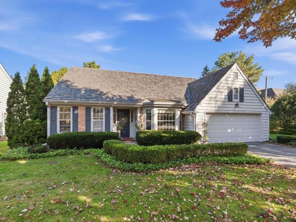 1410 W Westport CIRCLE, Mequon, WI 53092
