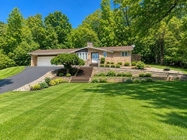 11912 Big Lake Road, Springfield Township, Mi 48350
