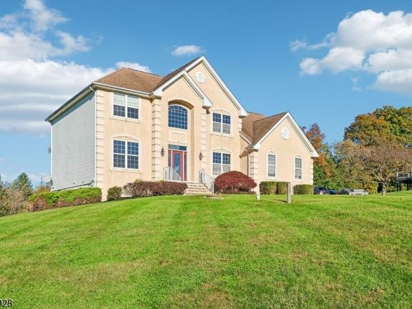 10 Big Top Dr, West Amwell, NJ 08530