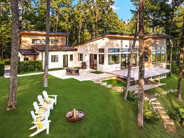 2075 Rivage Drive, Harbor Springs, MI 49740