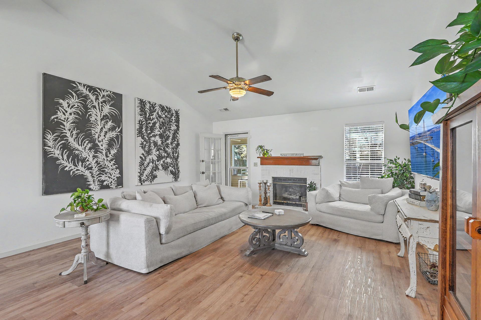 3251 Castleford Court Photo 9