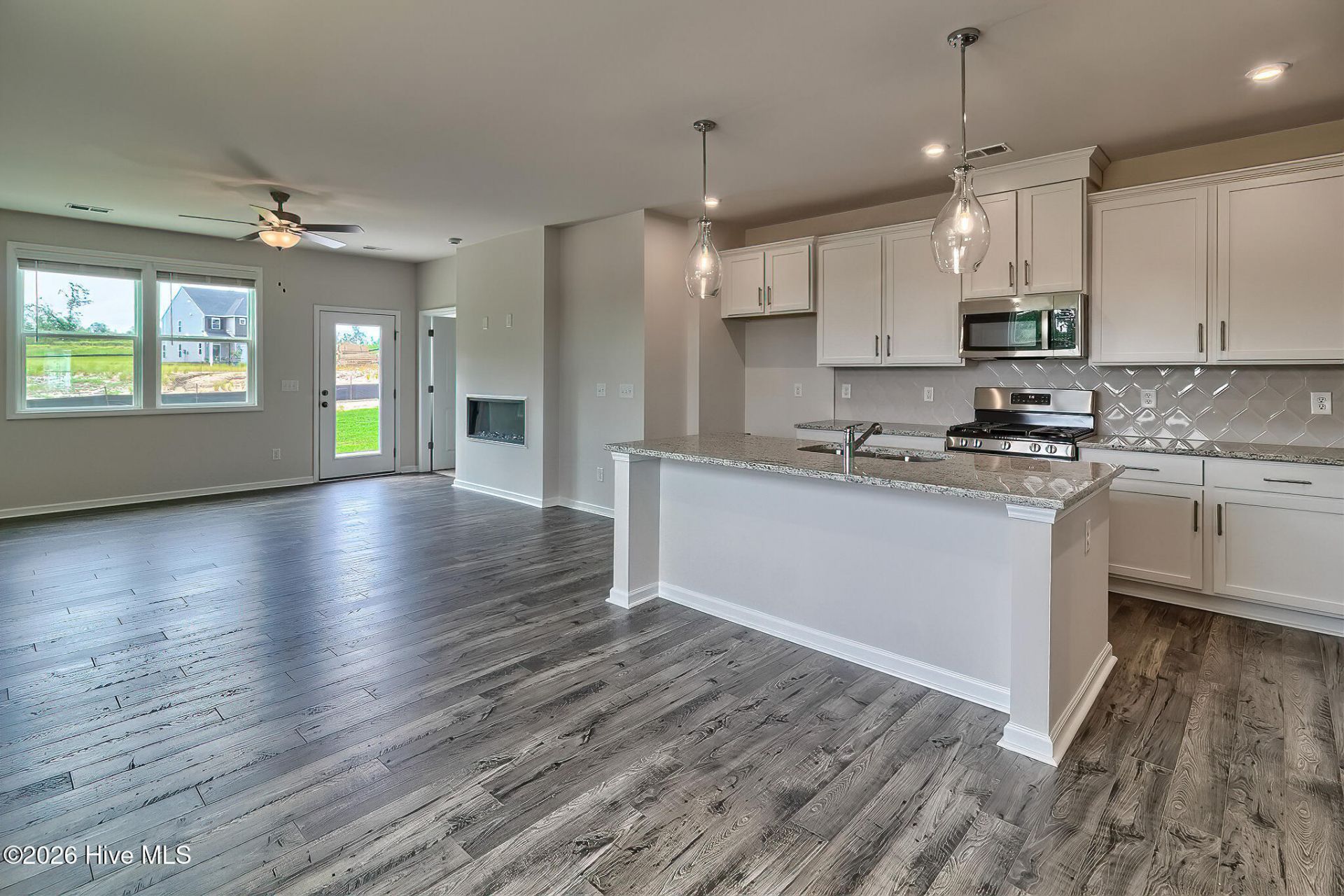 691 Tess Street Photo 10