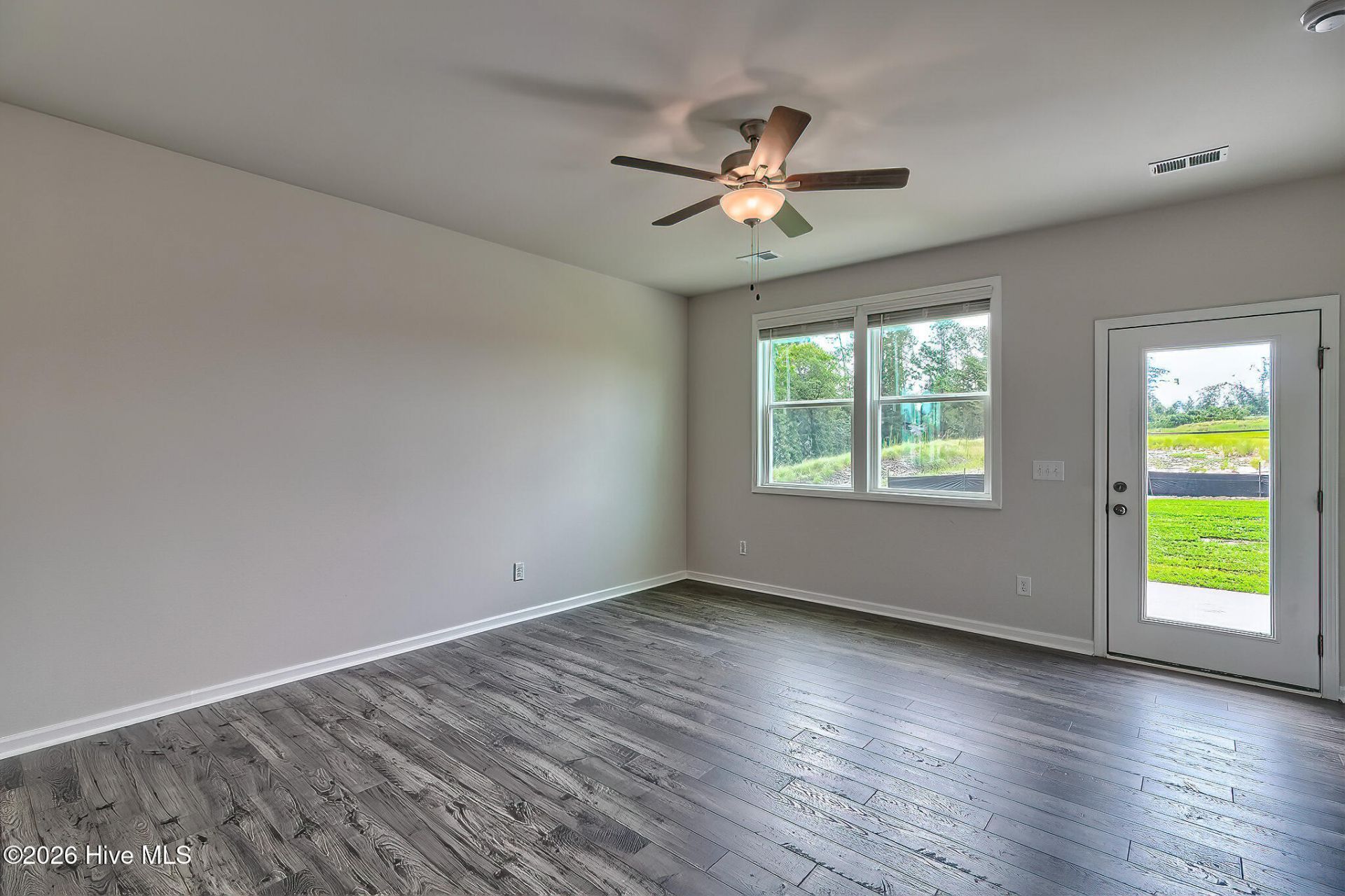 691 Tess Street Photo 17