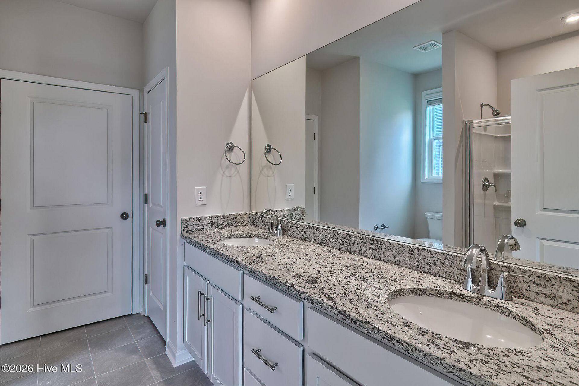 691 Tess Street Photo 23