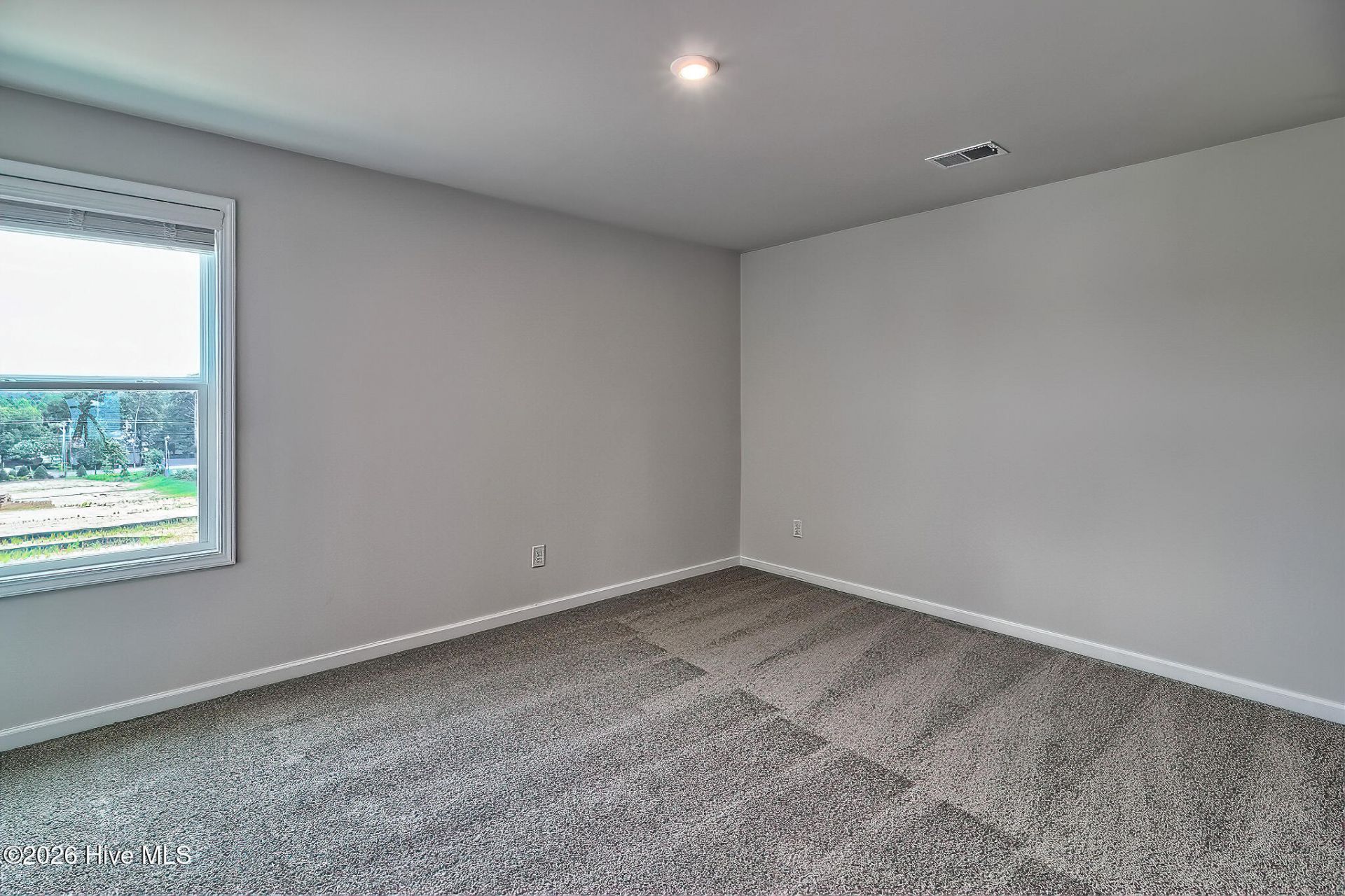 691 Tess Street Photo 33
