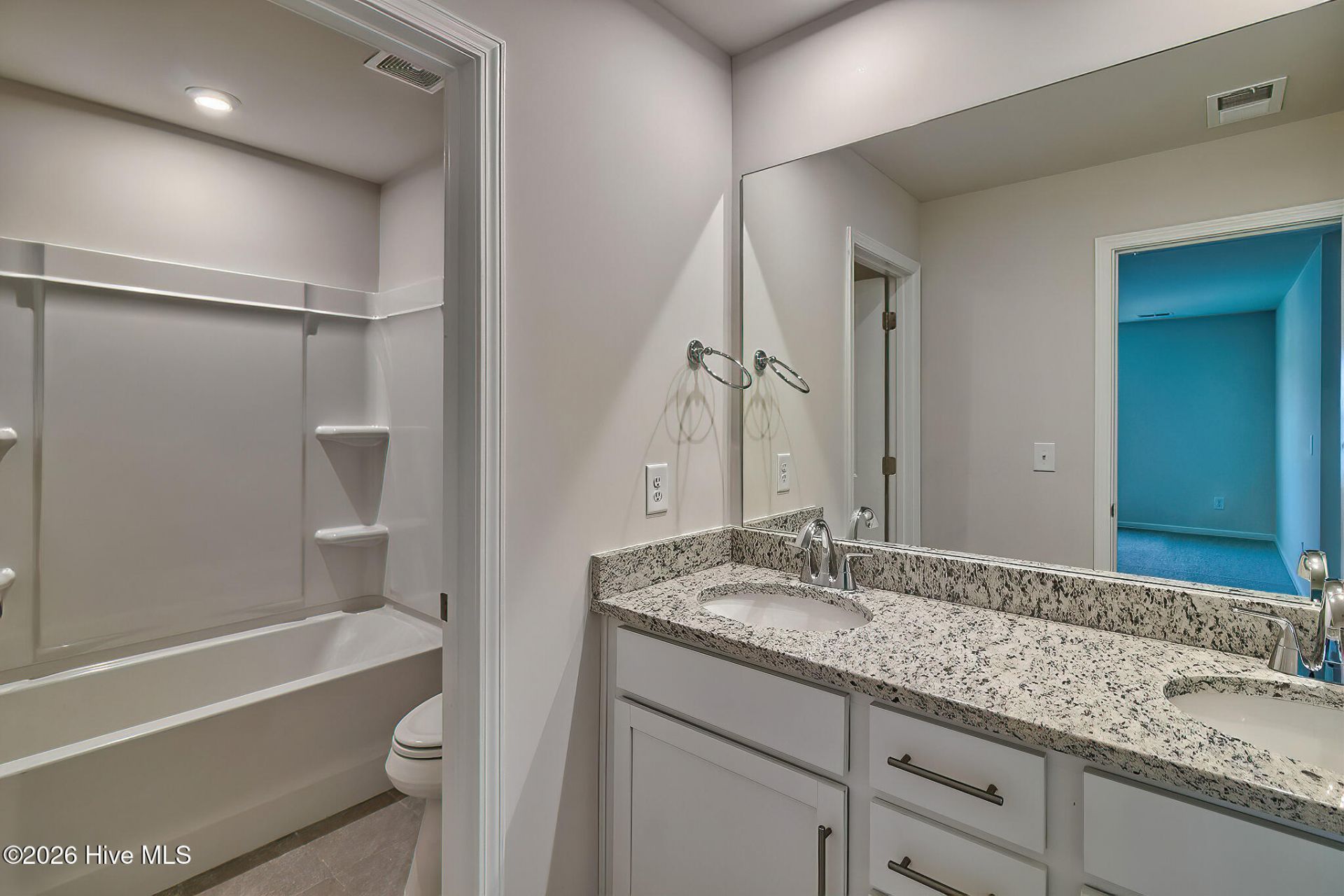 691 Tess Street Photo 35