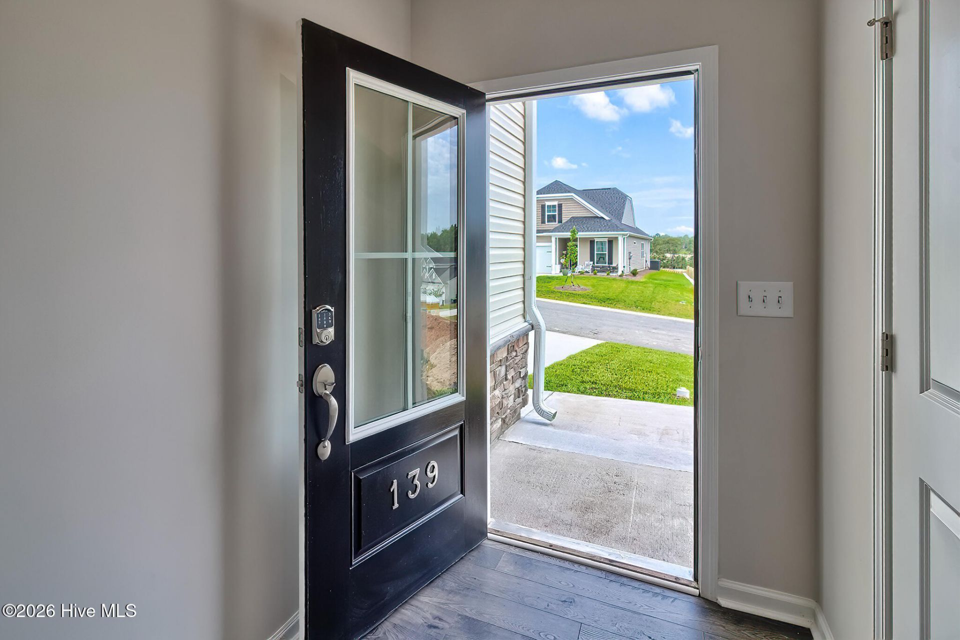 691 Tess Street Photo 4