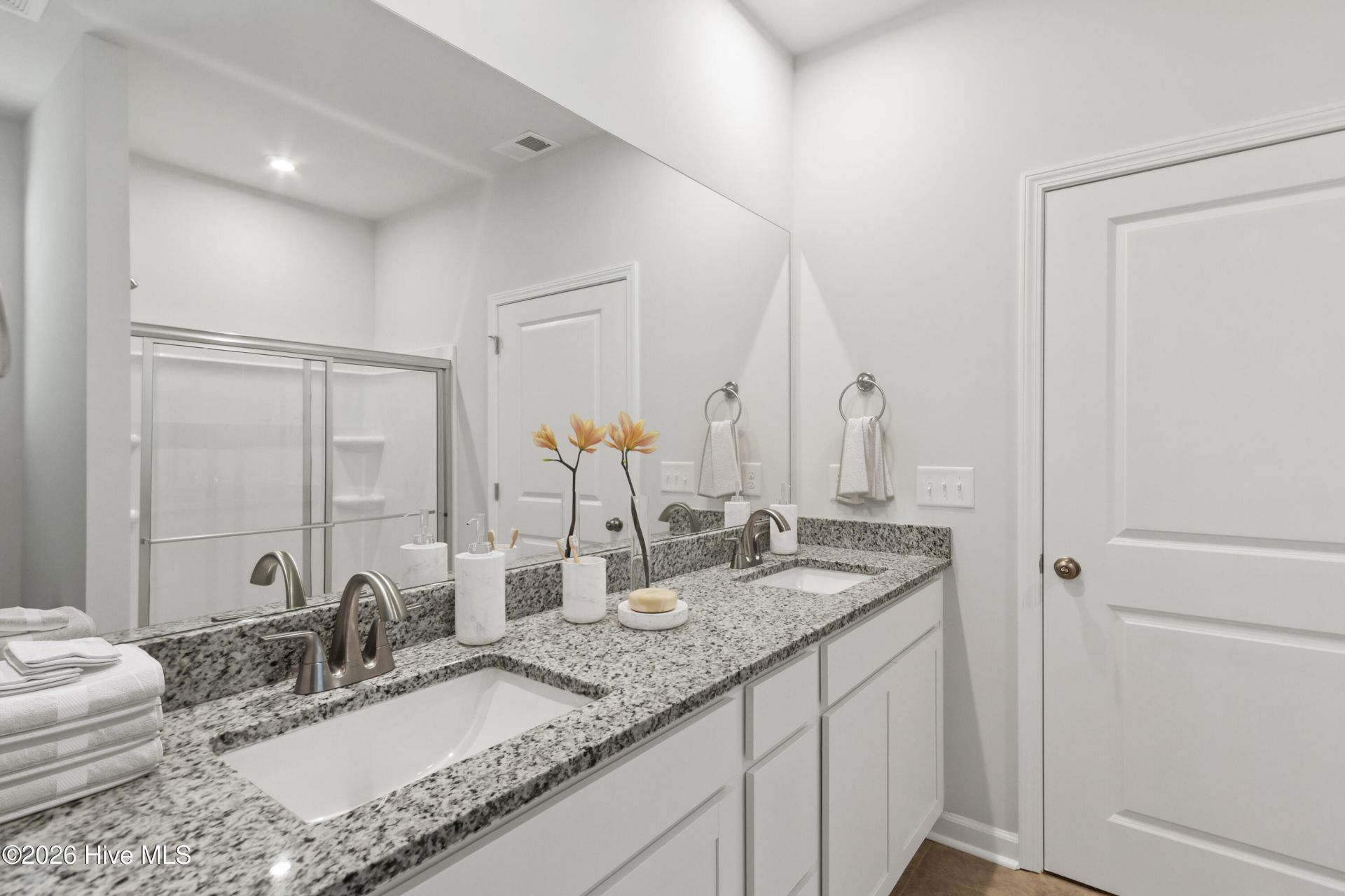 691 Tess Street Photo 6