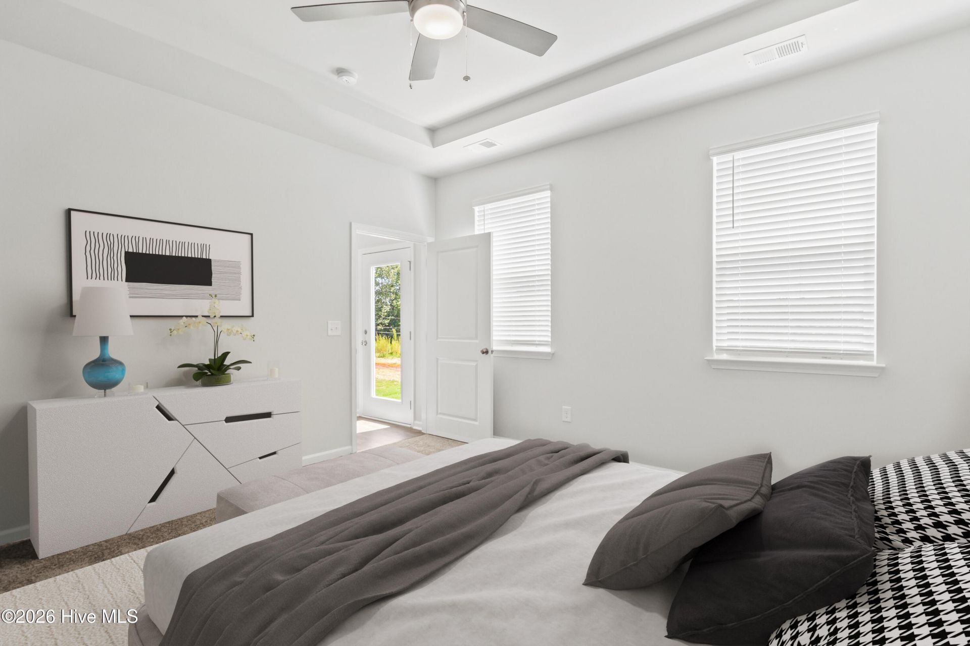 691 Tess Street Photo 8