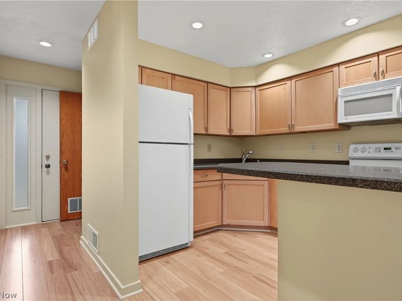 4458 Willow Creek Drive SE, Warren, OH 44484 Photo 4