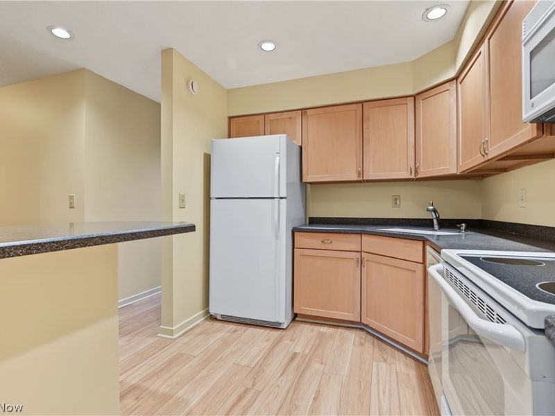 4458 Willow Creek Drive SE, Warren, OH 44484 Photo 6