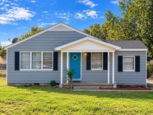 1555 S Rogers Avenue , Bartlesville, OK 74003