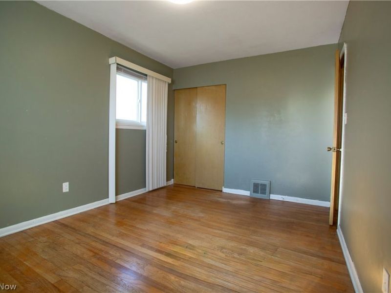 14871 S Gallatin Boulevard, Brook Park, OH 44142 Photo 12