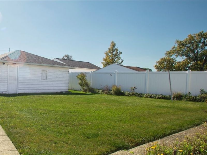 14871 S Gallatin Boulevard, Brook Park, OH 44142 Photo 3