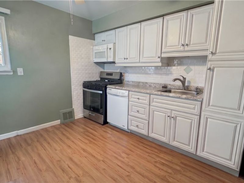 14871 S Gallatin Boulevard, Brook Park, OH 44142 Photo 5