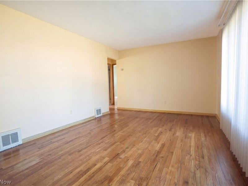 14871 S Gallatin Boulevard, Brook Park, OH 44142 Photo 6
