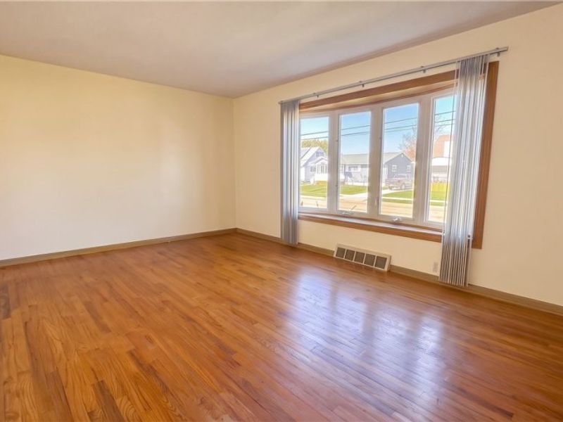 14871 S Gallatin Boulevard, Brook Park, OH 44142 Photo 8