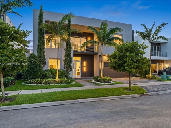 10054 NW 76th Ter, Doral, FL 33178
