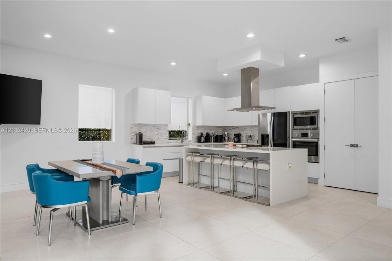 10054 NW 76th Ter, Doral, FL 33178 Photo