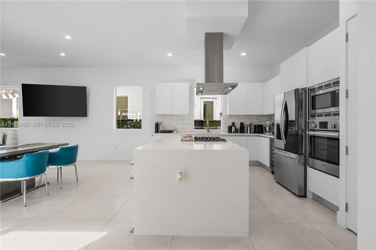 10054 NW 76th Ter, Doral, FL 33178 Photo