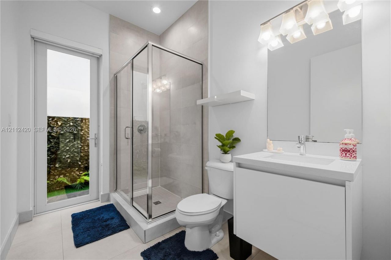 10054 NW 76th Ter, Doral, FL 33178 Photo