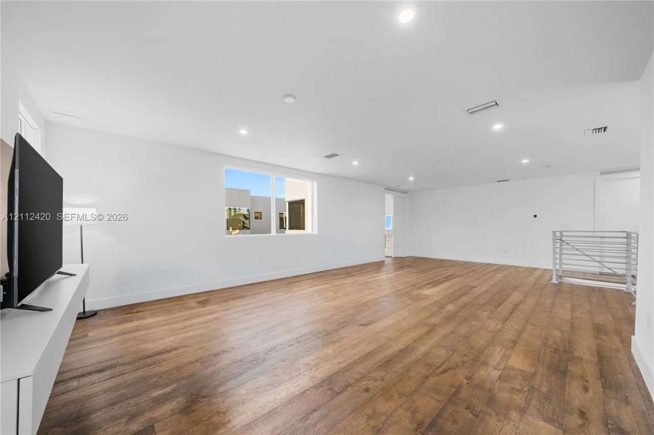 10054 NW 76th Ter, Doral, FL 33178 Photo