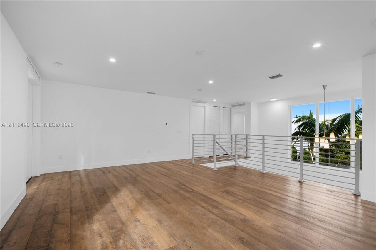 10054 NW 76th Ter, Doral, FL 33178 Photo