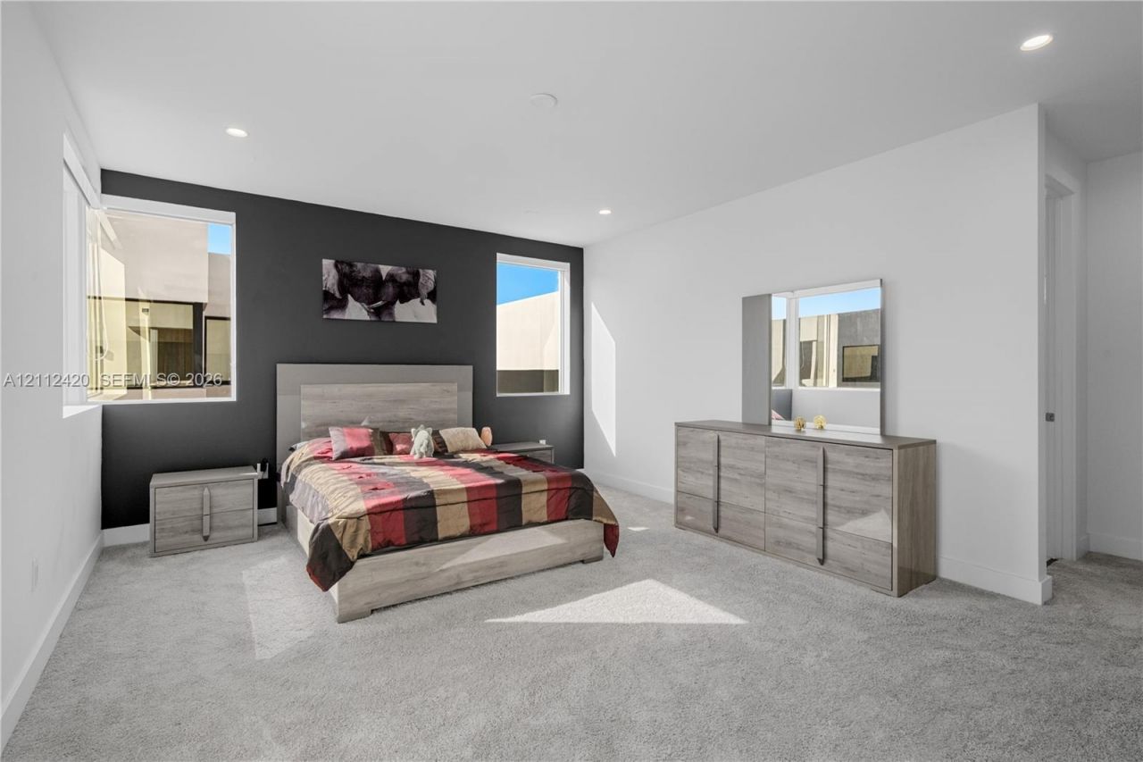 10054 NW 76th Ter, Doral, FL 33178 Photo