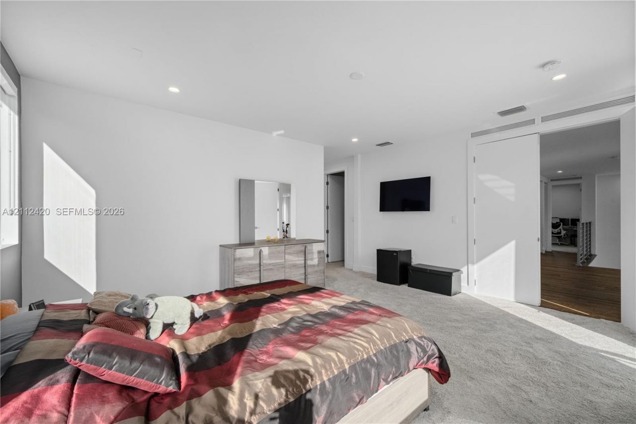 10054 NW 76th Ter, Doral, FL 33178 Photo