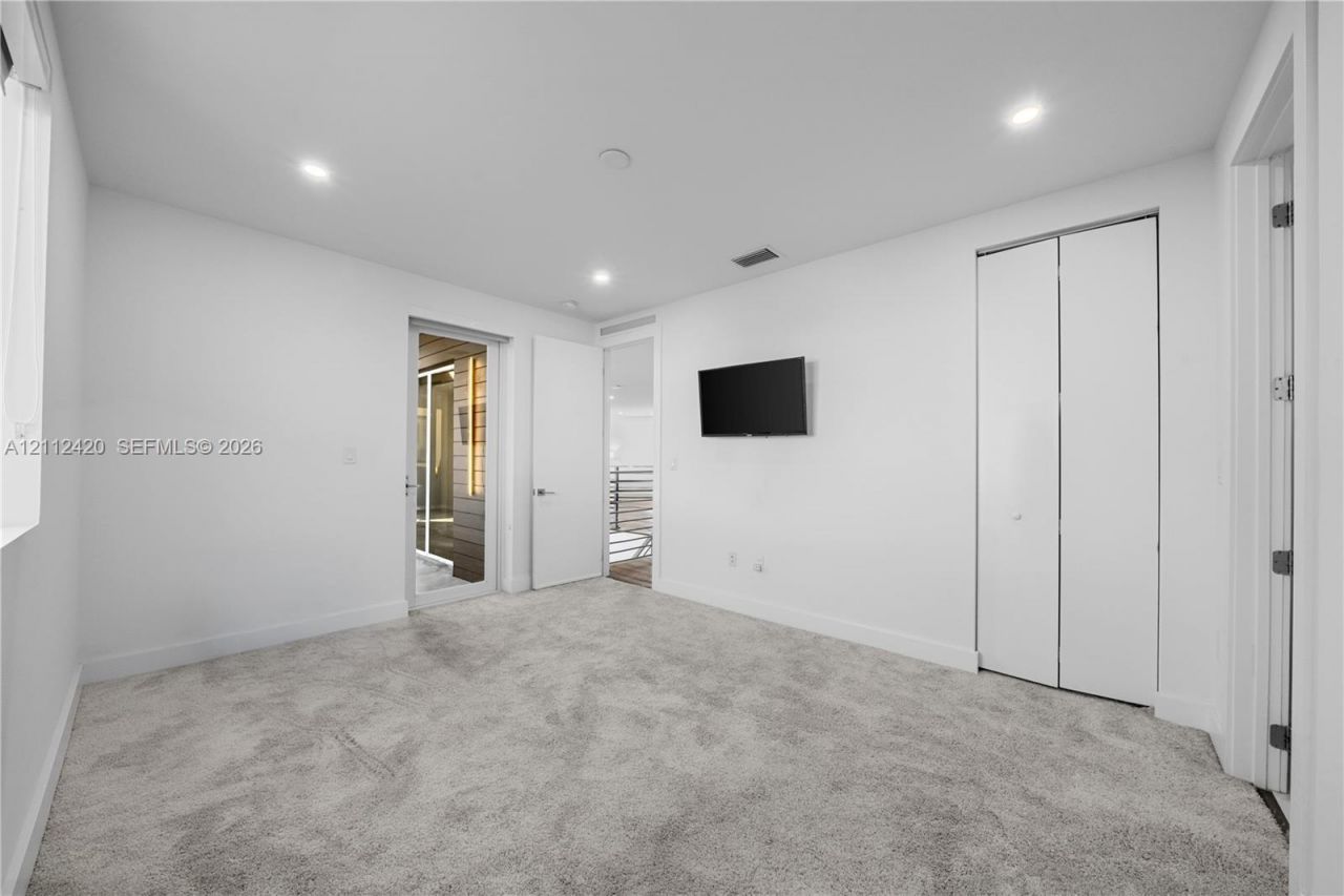 10054 NW 76th Ter, Doral, FL 33178 Photo