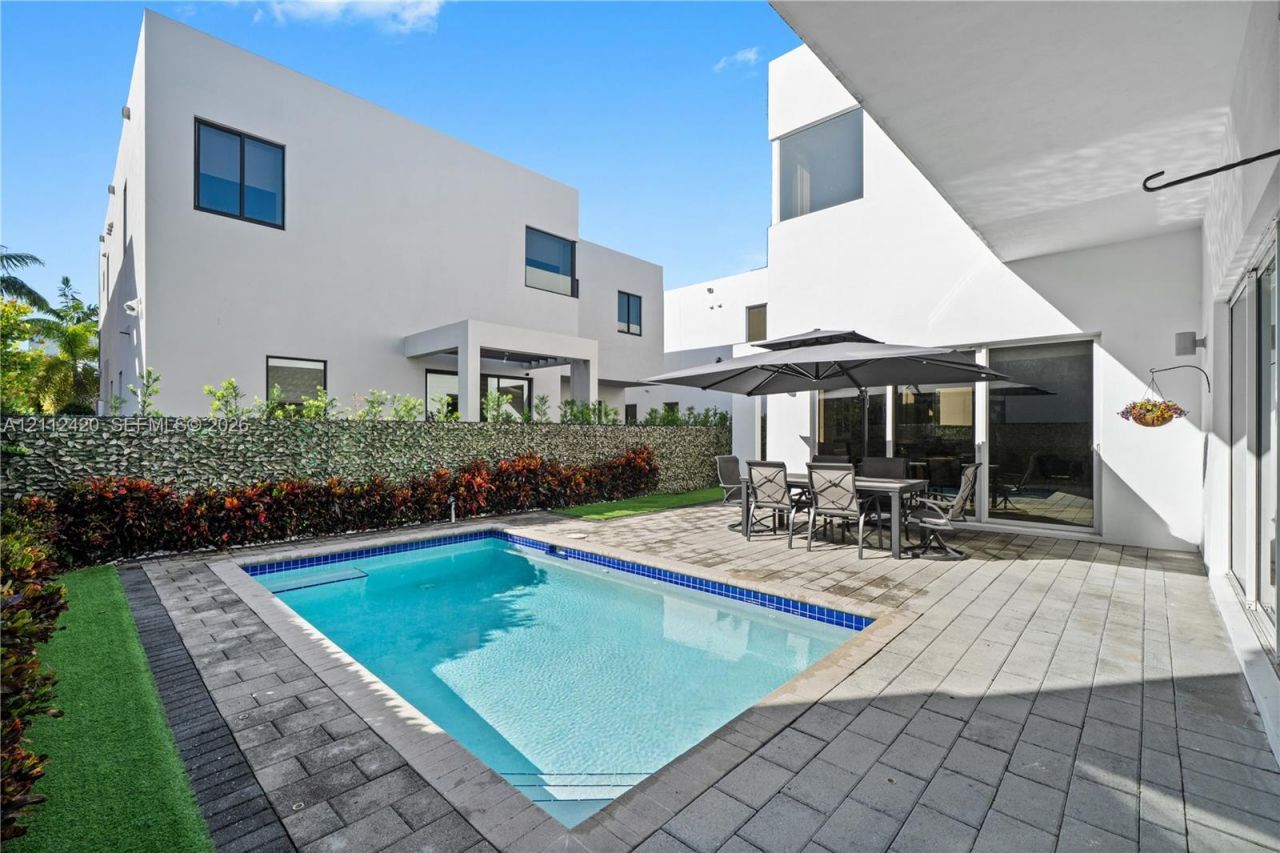 10054 NW 76th Ter, Doral, FL 33178 Photo