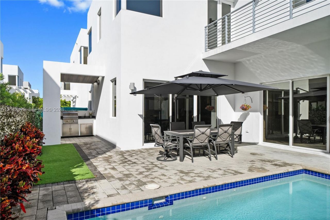 10054 NW 76th Ter, Doral, FL 33178 Photo