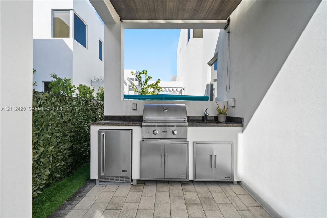 10054 NW 76th Ter, Doral, FL 33178 Photo