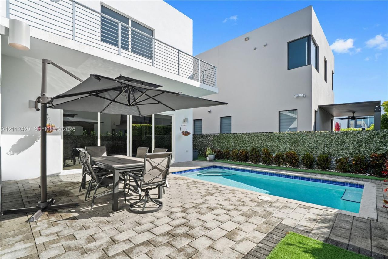 10054 NW 76th Ter, Doral, FL 33178 Photo