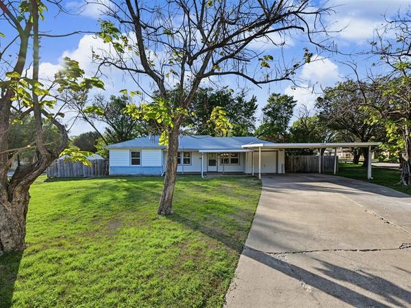 5205 Roxie Street , Haltom City, TX 76117