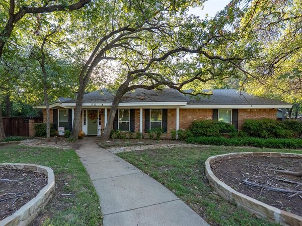 1731 Park Ridge Terrace , Arlington, TX 76012