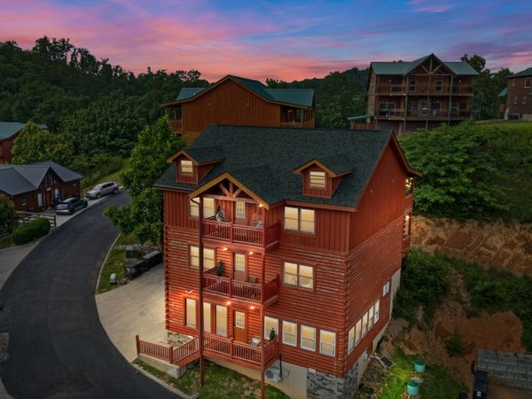 2513 Laurel Point Way , Sevierville, TN 37862