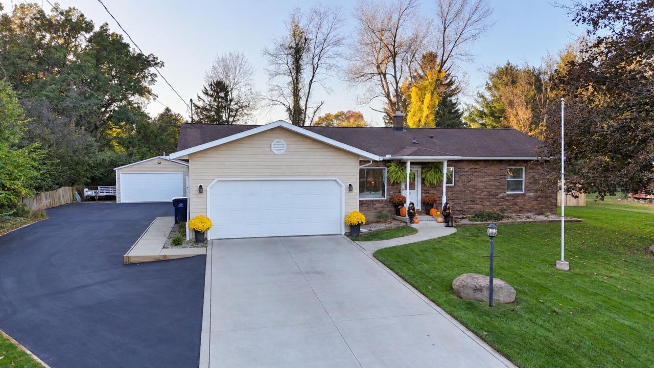 2508 Saint Jude, Jackson, MI 49203 Main Photo