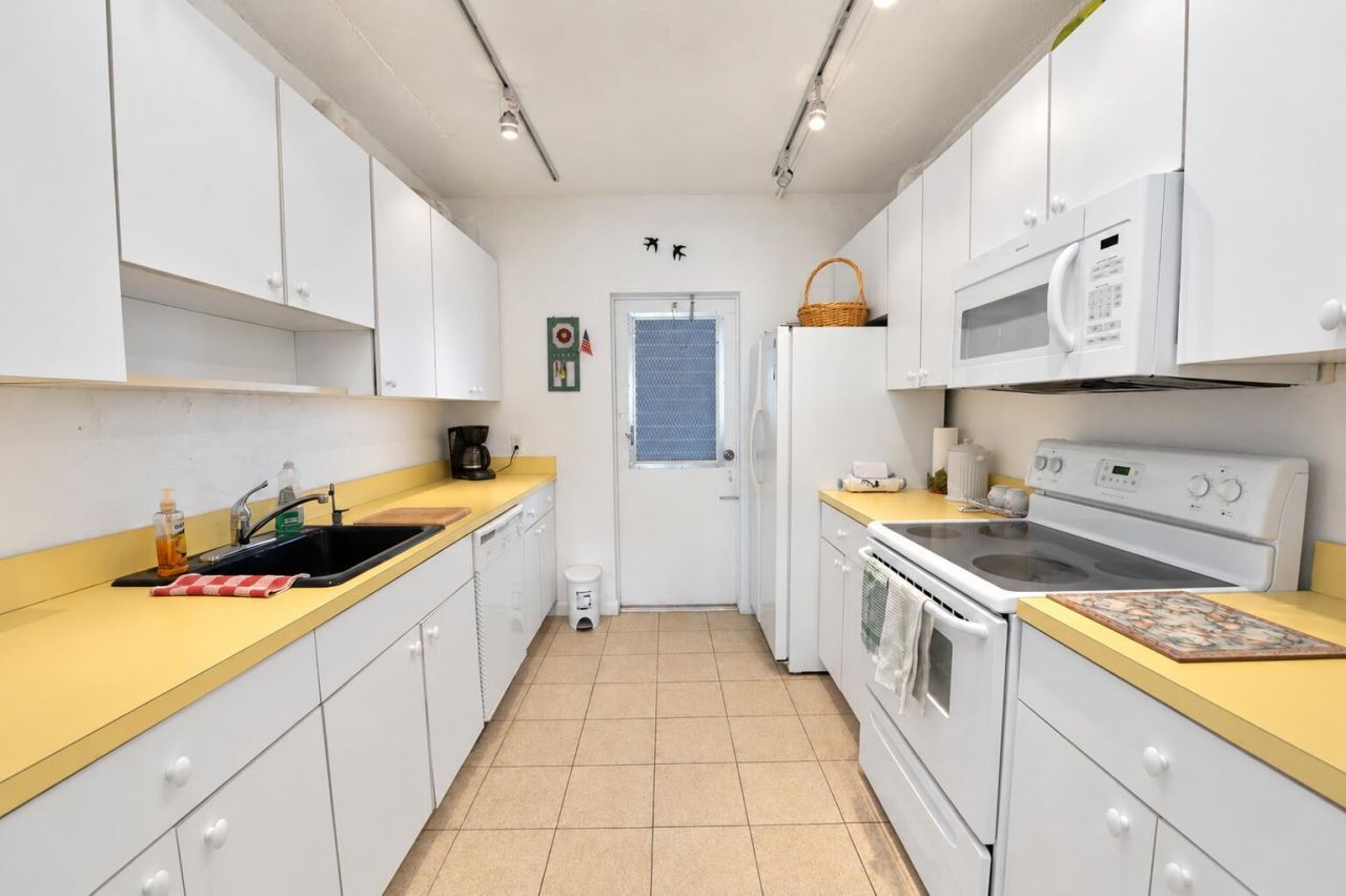 1 S Lakeside Drive, Unit C5, Lake Worth, FL 33460 Photo