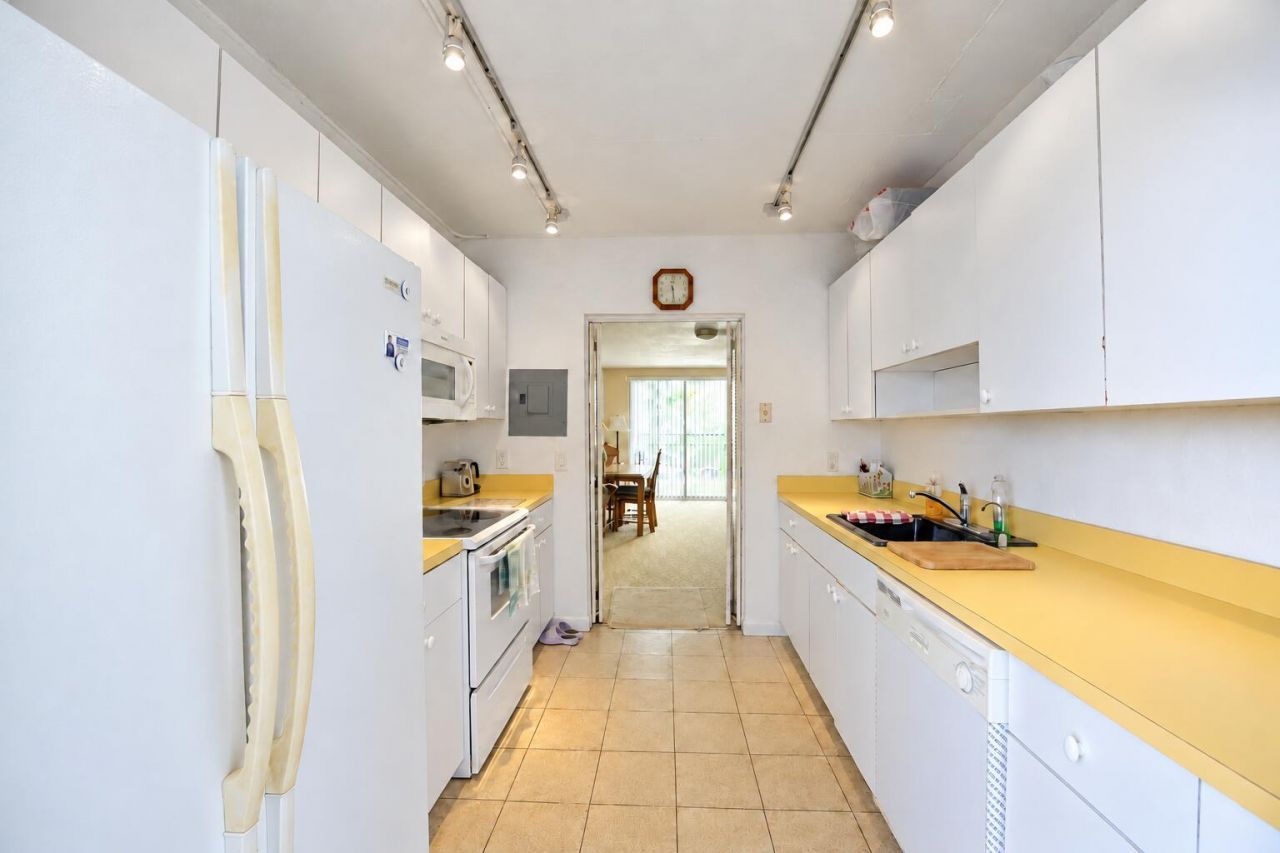 1 S Lakeside Drive, Unit C5, Lake Worth, FL 33460 Photo