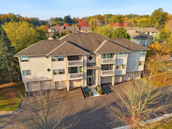 3800 Rosemont Boulevard , Fairlawn, OH 44333
