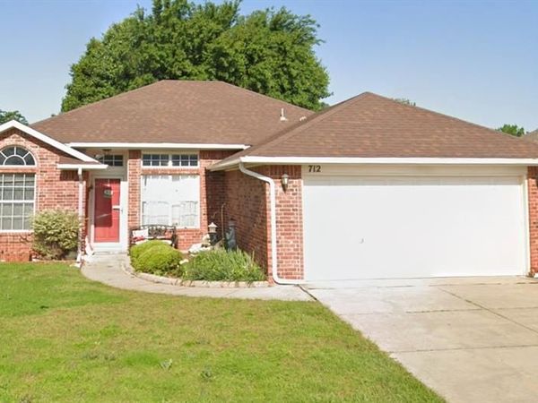 712 McConnell Drive, Yukon, OK 73099